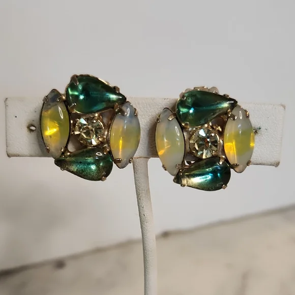 Rare 60's Schreiner Opaline Glass Clip-On Earrings Rhinestone Middle Stone 🔥 - Picture 3 of 6